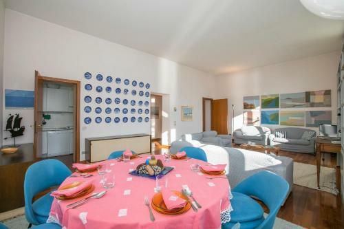 Tremezzo Apartment Sleeps 4 T569801