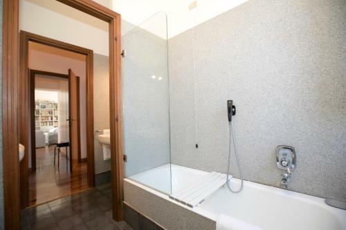 Tremezzo Apartment Sleeps 4 T569801