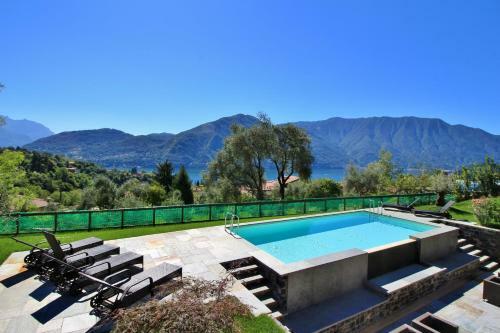 Tremezzo Villa Sleeps 10 Pool Air Con