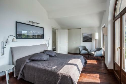 Tremezzo Villa Sleeps 10 Pool Air Con