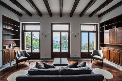 Tremezzo Villa Sleeps 10 Pool Air Con