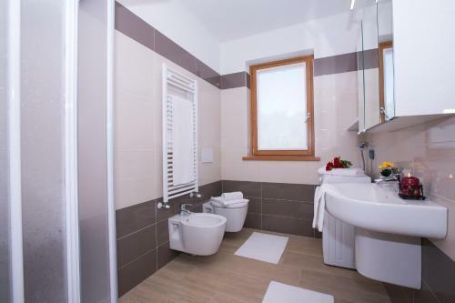 Tremezzo Villa Sleeps 6 Pool Air Con