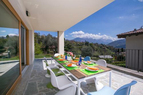 Tremezzo Villa Sleeps 12 Pool Air Con