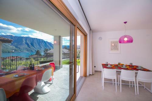 Tremezzo Villa Sleeps 12 Pool Air Con