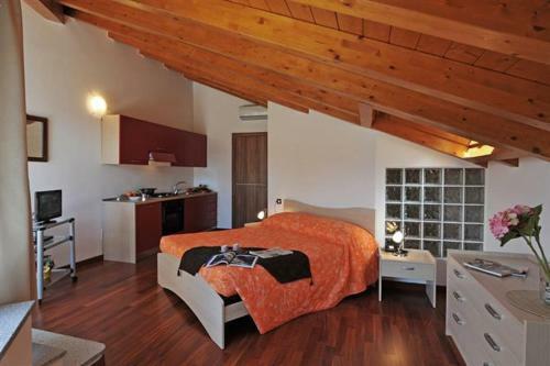 Tremezzo Villa Sleeps 8 Pool Air Con