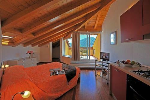 Tremezzo Villa Sleeps 8 Pool Air Con