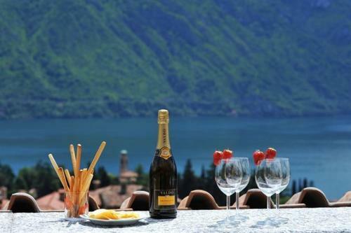 Tremezzo Villa Sleeps 8 Pool Air Con