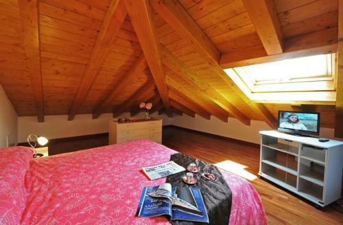 Tremezzo Villa Sleeps 8 Pool Air Con