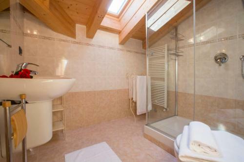Tremezzo Apartment Sleeps 6 Pool Air Con