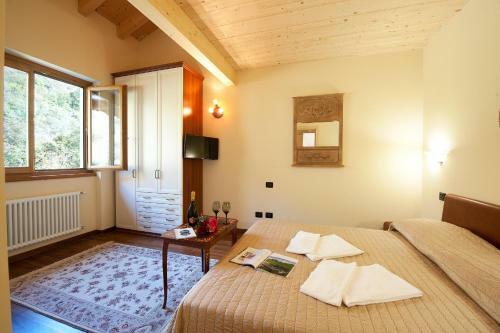 Tremezzo Apartment Sleeps 6 Pool Air Con