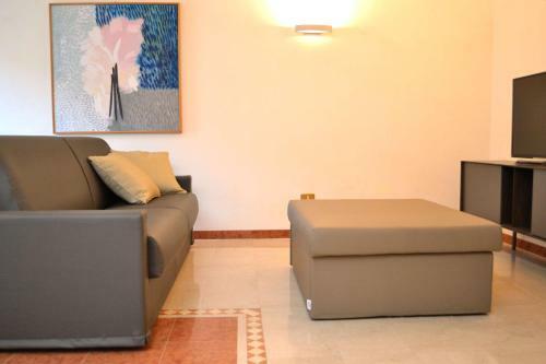 Portico Oscuro Deluxe Apartment