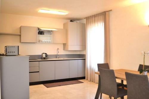 Portico Oscuro Deluxe Apartment