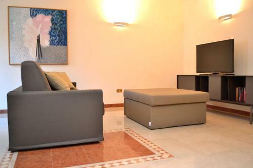 Portico Oscuro Deluxe Apartment