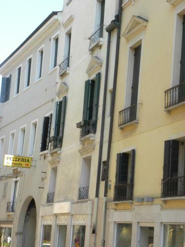Portico Oscuro Deluxe Apartment