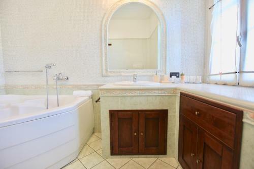 Apartamento Triestevillas Next To The Sea W/ Sauna + Jacuzzi + Bbq