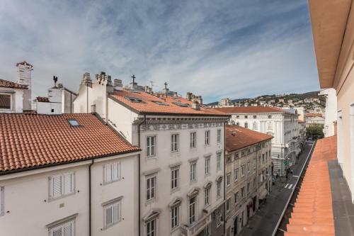 Apartamento Triestevillas Imbriani, Hyper Central Duplex, Rooftop View, 4+2 Guests