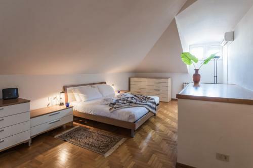 Apartamento Triestevillas Imbriani, Hyper Central Duplex, Rooftop View, 4+2 Guests