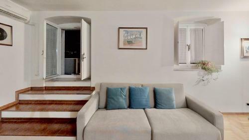 Apartamento Triestevillas Imbriani, Hyper Central Duplex, Rooftop View, 4+2 Guests