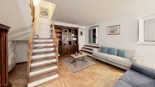 Apartamento Triestevillas Imbriani, Hyper Central Duplex, Rooftop View, 4+2 Guests