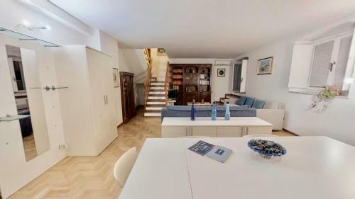 Apartamento Triestevillas Imbriani, Hyper Central Duplex, Rooftop View, 4+2 Guests