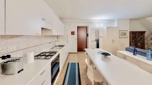 Apartamento Triestevillas Imbriani, Hyper Central Duplex, Rooftop View, 4+2 Guests