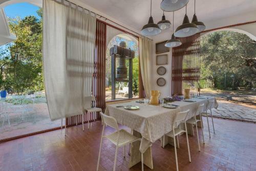 Monaci Villa Sleeps 10 Pool Air Con Wifi