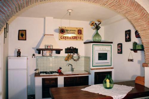 Tuoro Sul Trasimeno Villa Sleeps 8 Pool Wifi