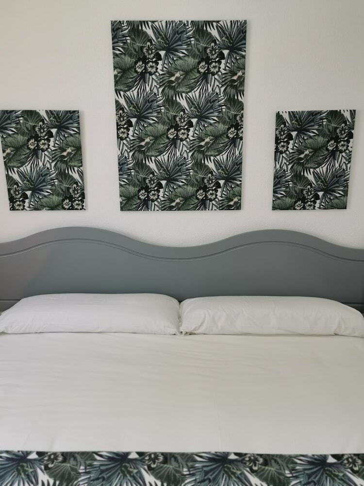 Apartamentos Oasis San Antonio