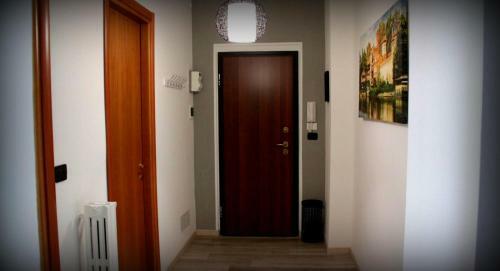 Yhome | Eleven Flights Apartment
