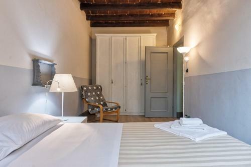 Duomo & Palazzo Reale Charming Apartment