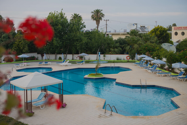 Hotel Happy Days