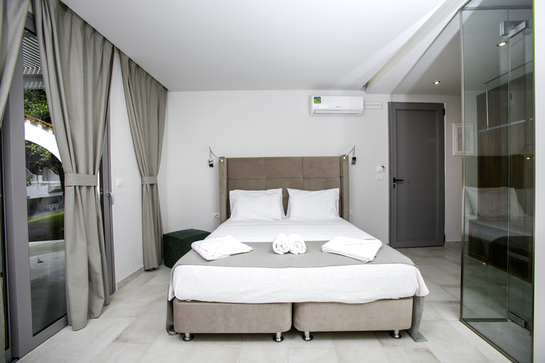 Hotel Happy Days