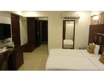 Hotel Suba Palace
