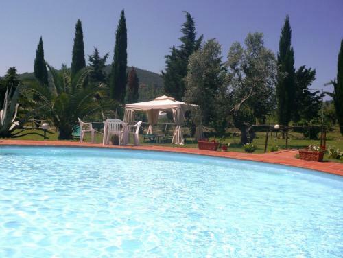 Suvereto Apartment Sleeps 4