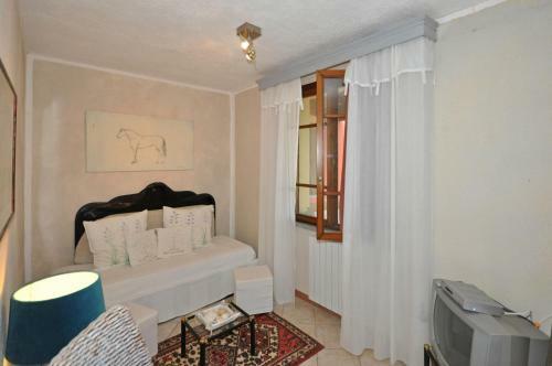 Suvereto Apartment Sleeps 4