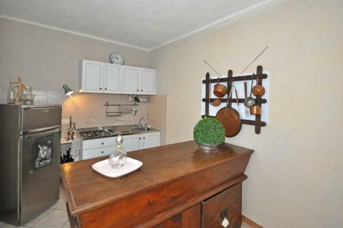 Suvereto Apartment Sleeps 4