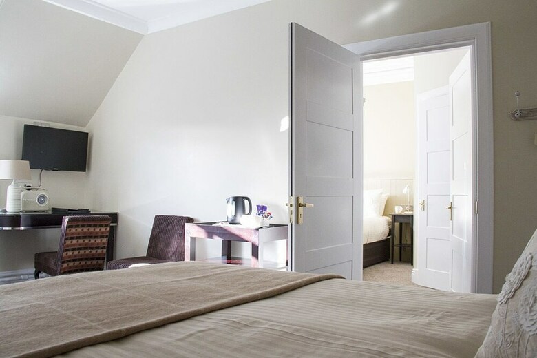 Loch Melfort Hotel(.)