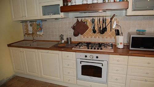 Todi Villa Sleeps 10 Pool