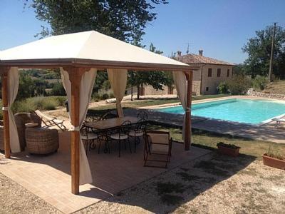 Todi Villa Sleeps 10 Pool