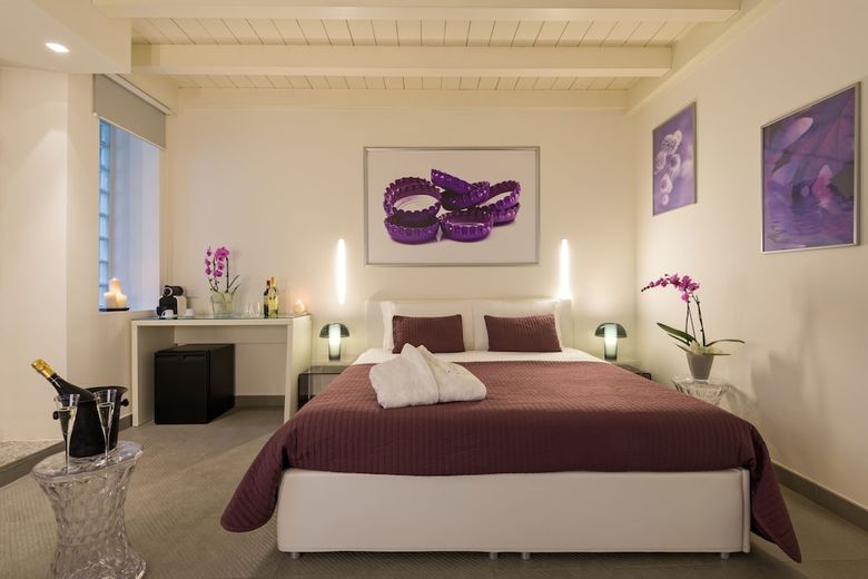 Avenue Hotel