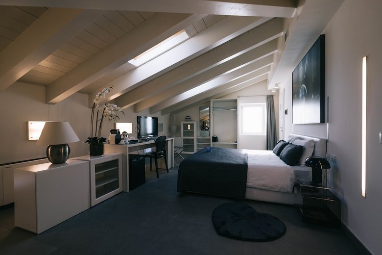 Avenue Hotel