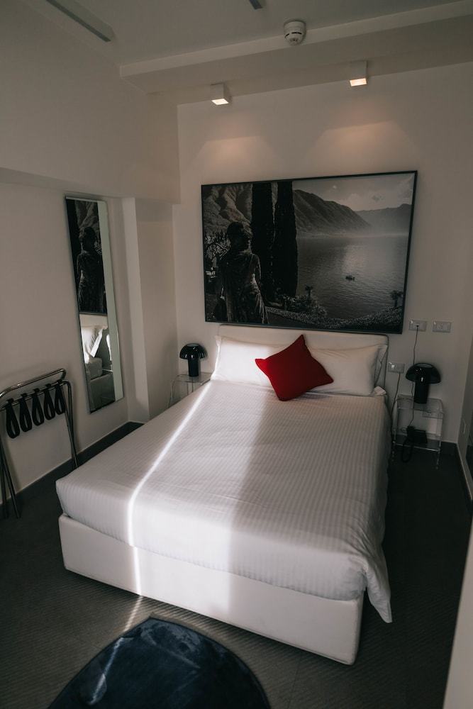 Avenue Hotel