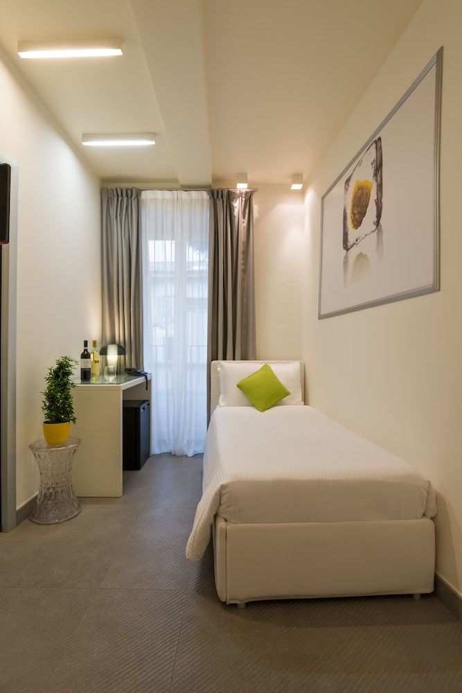 Avenue Hotel