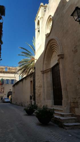 Room Calafatari