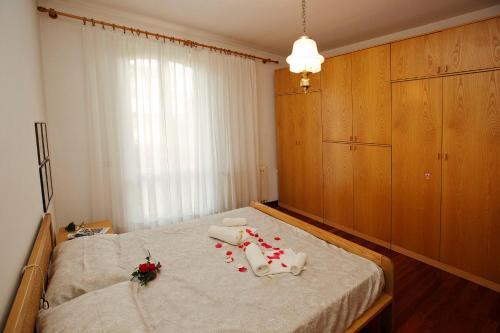 Sirmione Villa Sleeps 8 Pool