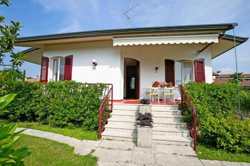 Sirmione Villa Sleeps 8 Pool