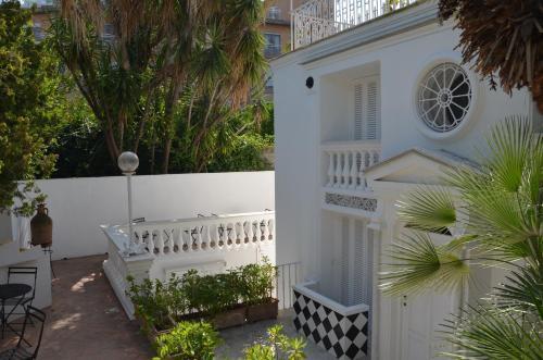 Hostal Muta House