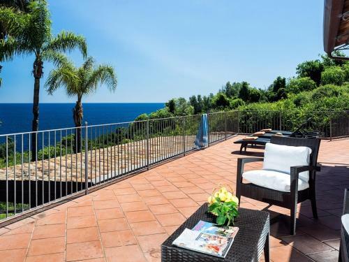Santa Tecla Villa Sleeps 8 Pool Wifi