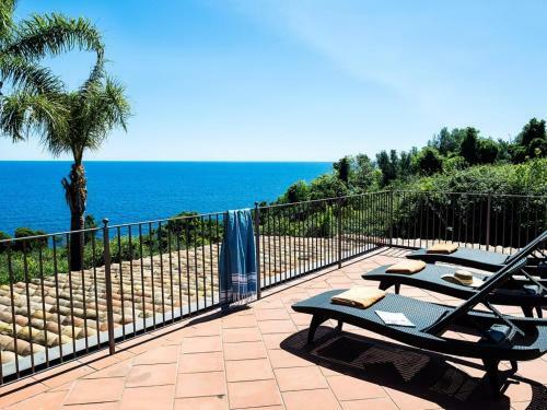 Santa Tecla Villa Sleeps 8 Pool Wifi