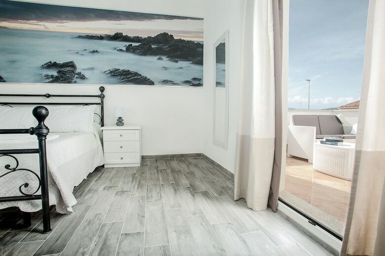 Hostal Angelique B&B